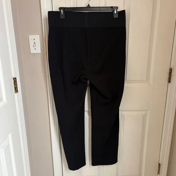 Nygard Slims by Peter Nygard Black Elastic Waist Pull-On Capri Pants - Picture 6 of 9